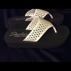 Skechers Silver Sparkley Yoga Foam Flip Flops